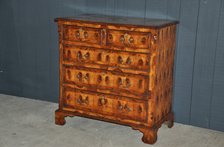 Commode in marqueterie 18de eeuw Commode in marqueterie 18de eeuw