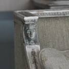 Gustaviaanse bank 19e eeuws, nieuwe stof: detail 2 Gustaviaanse bank 19e eeuws, nieuwe stof: detail 2