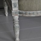Gustaviaanse bank 19e eeuws, nieuwe stof: detail 3 Gustaviaanse bank 19e eeuws, nieuwe stof: detail 3