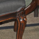 Louis XV fauteuil nieuwe stof 19e eeuws: detail 2 Louis XV fauteuil nieuwe stof 19e eeuws: detail 2